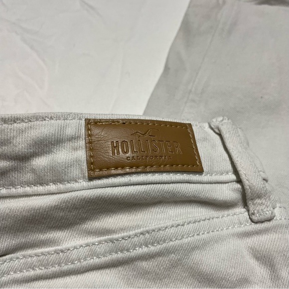 Hollister Ultra High Rise Two Tone Mom Jeans - Picture 6 of 9